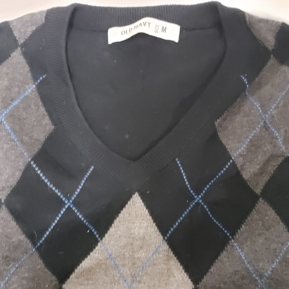Old Navy Argyle V-Neck Sweater - Picture 4 of 4